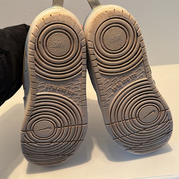 Nikes - Picture 4 of 6